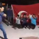 Viral Orang Turki Menghancurkan Iphone