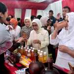 Ibu Iriana Tinjau Produk UKM Banyuwangi di Blimbingsari Creative Craft