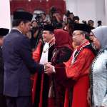 Presiden Jokowi Saksikan Sumpah Dua Hakim MK dan Lantik Dubes RI untuk Nigeria