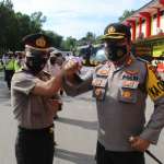 Kapolresta Barelang Pimpin Upacara Kenaikan Pangkat Pengabdian Kapolresta Barelang AKBP Yos Guntur YFS, SH,S.IK, MH photo bersama di Mapolresta Barelang, Rabu (30/9/2020). (Photo:hms)