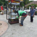 200 Nasi Kotak Dibagikan Polresta Yogyakarta untuk Pengemudi Andong, Pedagang Asongan, PK5 dan Ojek