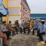Pjs Wali Kota Batam Pastikan Bapelkes Siap Tampung Pasien Covid-19 Pjs Wali Kota Batam Syamsul Bahrum sedang rapat koordinasi untuk persiapan pengoperasian Bapelkes sebagai tempat pasien Covid-19 di Batam. / foto- mcb