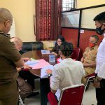 Satreskrim Polres Lingga Serahkan Tersangka Lainnya Ke JPU Dalam Perkara Korupsi Pengelolaan Anggaran BLUD RSUD Dabo