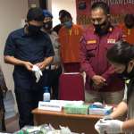 Ribuan Gram Sabu Hasil Tangkapan dari 8 Tersangka Dimusnahkan Ditresnarkoba Polda Kepri Petugas hadirkan para tersangka pada pemusnahan barang bukti narkotika di Mapolda Kepri. (Photo: hms)