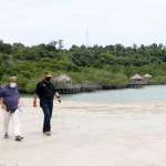 Pjs Wali Kota Batam Tinjau Pulau Pengalap, Percepat Penetapan KEK Pjs Walikota Batam Syamsul Bahrum didampingi pengembang meninjau Pulau Pengalap di Kecamatan Galang, Kota Batam. (Photo: mcb)