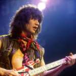 Gitaris Hard Rock Eddie Van Halen Tutup Usia