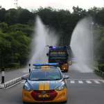 Kapolresta Barelang Canangkan Batamindo Sebagai Kawasan Industri Tangguh Kapolresta Barelang AKBP Yos Guntur YFS, SH, S.IK, MH sedang mencuci tangan dalam kegiatan di Kawasan Batamindo Batam. (Photo: hms)