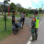 Tekan Penyebaran Covid-19, Polsek Galang Kembali Gelar Operasi Yustisi di Kampung Sei Raya Personil Polri dan TNI gelar Operasi Yustisi di wilayah hukum Polsek Galang, Rabu (30/9/2020). (Photo:dok/polsek)