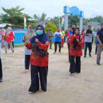 PMI Senam dan Donor Darah, Ngesti Harap Masyarakat dukung Iklim Kondusif Menyongsong Pilkada Serentak Wakil Bupati Natuna Ngesti Yuni Suprapti saat hadiri kegiatan senam sehat bersama dan donor darah. (Foto: prokopim)