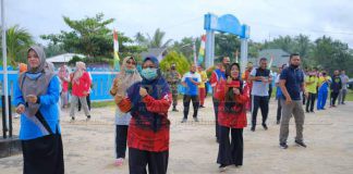 PMI Senam dan Donor Darah, Ngesti Harap Masyarakat dukung Iklim Kondusif Menyongsong Pilkada Serentak Wakil Bupati Natuna Ngesti Yuni Suprapti saat hadiri kegiatan senam sehat bersama dan donor darah. (Foto: prokopim)