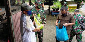 Peduli Warga Kurang Mampu, Danramil 02/BB Bagikan Sembako