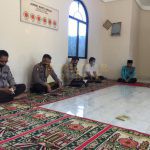 Dalam Rangka Maulid Nabi Muhammad SAW, Personil Polsek Batu Ampar Jalani BINROHTAL Kapolsek Batu Ampar AKP Nendra Madya Tias, S.IK bersama anggota mendengarkan siraman rohani dalam rangka Maulid Nabi Muhammad SAW. / foto - dok/polsek