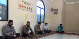 Dalam Rangka Maulid Nabi Muhammad SAW, Personil Polsek Batu Ampar Jalani BINROHTAL Kapolsek Batu Ampar AKP Nendra Madya Tias, S.IK bersama anggota mendengarkan siraman rohani dalam rangka Maulid Nabi Muhammad SAW. / foto - dok/polsek