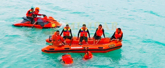 Personil Search And Rescue Natuna diacara Pelatihan Potensi SAR Teknik Pertolongan di Permukaan Air ( Water Rescue) digelar di Pantai Tanjung, Bunguran Timur Laut, Natuna, Kepri, Rabu (28/10/2020) petang