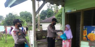 Polsek Singkep Barat Kembali Bagikan Sembako