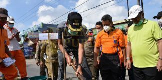 Achmad Pairin Pimpin Gerakan Hari Menanam Pohon Indonesia (HMPI) di Median Jalan