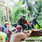 Babinsa Desa Paroto Inisiasi Pembuatan Jembatan untuk Warga