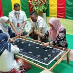 Kunker ke Batam, Kadiparbud Kota Pariaman Kagumi Pembuatan Tudung Manto