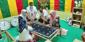 Kunker ke Batam, Kadiparbud Kota Pariaman Kagumi Pembuatan Tudung Manto