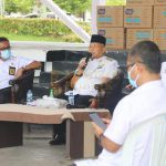 10 November, Mendagri Bakal Hadiri Gerakan Pembagian 5 Juta Masker Serentak se Kepulauan Riau Pjs Wali Kota Batam Syamsul Bahrum saat menerima bantuan 50 ribu masker dari Kadin Batam. / foto - mcb