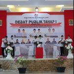 Enam Segmen Dituntaskan 3 Paslon, KPU Lingga Sukses Gelar Debat Publik Tahap 1 Tiga Paslon Pilkada Lingga saat mengikuti debat publik tahap I yang digelar KPU Lingga. / foto- taufik