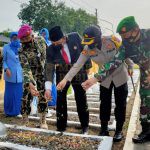 Komandan Korps Marinir Tabur Bunga di Makam Pahlawan Cikal Bakal Marinir di Tegal