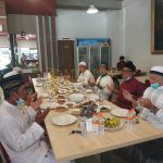 Tolak Covid-19, Tokoh Agama dan Masyarakat Tanjung Uban Doa Bersama Pemilik rumah makan mengajak para tokoh agama doa bersama menangkal Covid -19 | Foto: Dok Pribadi