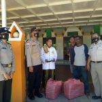 Jumat Barokah, Polresta Barelang Bagikan 100 Paket Nasi Kotak ke Jamaah Masjid Jumat Barokah, Polresta Barelang Bagikan 100 Paket Nasi Kotak ke Jamaah Masjid/Fot(Humas)