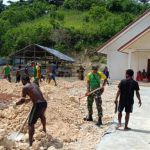 Bersama Masyarakat, Satgas Yonif 413 Kostrad Gelar Karya Bhakti di Gereja Kampung Gambut Bersama Masyarakat, Satgas Yonif 413 Kostrad Gelar Karya Bhakti di Gereja Kampung Gambut