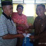 Peduli Dengan Pendidikan, Roni Lamak Basamo Sumbangkan Rezekinya Bayar Honor Guru Madrasyah Peduli Dengan Pendidikan Roni Lamak Basamo Sumbangkan Rezekinya Bayar Honor Guru Madrasyah