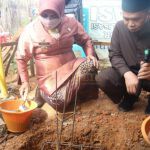 Baznas Salurkan Zakat ASN Pemko Tanjungpinang Untuk Bedah Rumah Walikota Tanjungpinang melakukan peletakan batu pertama