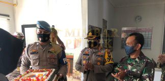 Kapolresta Barelang Datangi Mako Marinir 10, Beri Kejutan Ulang Tahun