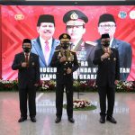 Kapolri Berikan Bintang Bhayangkara Utama kepada Menpan RB dan Menteri ATR/BPN