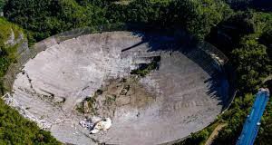 Teleskop Raksasa yang Pernah Jadi Setting Film James Bond Roboh Reruntuhan Teleskop raksasa Arecibo | Foto : Istimewa