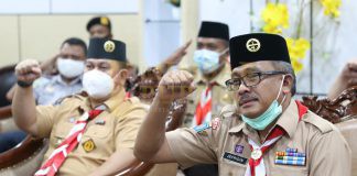 Jefridin Bersama Pramuka Dukung Gerakan Tanam Satu Milliar Kelapa Jefridin Bersama Pramuka Dukung Gerakan Tanam Satu Milliar Kelapa