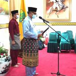 Pjs. Bupati Lingga Juramadi Esram Mengukuhkan 24 Anggota F-BPD 2020-2024 Pjs. Bupati Lingga Juramadi Esram