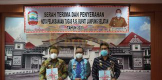Pjs. Bupati Lampung Selatan Serahkan Nota Pelaksanaan Kerja Pjs. Bupati Lampung Selatan Serahkan Nota Pelaksanaan Kerja