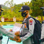 Polres Natuna Gelar Apel Pengawalan Pendistribusian Logistik Pilkada 2020 Polres Natuna apel pergeseran pasukan pendistribusian logistik Pilkada serentak 2020 di halaman apel Mapolres Natuna, Jumat (04/12/2020)