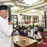 Hari Pertama Kembali Bekerja, Wako Mahyeldi Subuh Mubarakah di Masjid Darul Falah Hari Pertama Kembali Bekerja, Wako Mahyeldi Subuh Mubarakah di Masjid Darul Falah