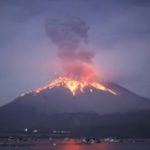 Gunung Semeru Meletus Semburkan Awan Panas Sejauh 1,5 Kilometer