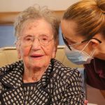 Fatima Negrini Wanita Berusia 108 Tahun Menerima Vaksin Meski Pernah Terinfeksi Covid-19