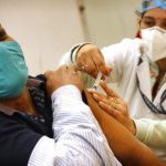 Manish Kumar Orang Pertama di India yang Terima Vaksin Covid -19