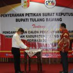 Bupati Tulang Bawang Bagikan 105 SK CPNS