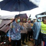 Rudi Mediasi Pemilik Tongkang dan Korban Rumah Dihantam Tongkang Wali Kota Batam, Muhammad Rudi, memediasi pengusaha dan warga yang menjadi korban rumahnya dihantam tongkang di Tanjunguma pada Jumat (1/1/2021)