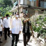 Gerak Cepat Amsakar Tangani Longsor di Belakangpadang Amsakar Achmad saat meninjau langsung lokasi di Kecamatan Belakangpadang, Batam