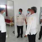 Misnan “Pasien Terkonfirmasi Positif Terus Bertambah, Ruang Isolasi Sudah Mulai Penuh” Achamd Pairin sedang cek Lokasi Ruang isolasi di Gedung Pramuka