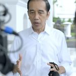 Presiden Jokowi akan Disuntik Vaksin Pertama Pagi Ini Bersama Nakes, Tokoh Masyarakat dan Pengusaha Presiden Joko Widodo saat sampaikan dukacita atas musibah Sriwijaya SJ182 di teras Istana Kepresidenan Bogor, Jawa Barat