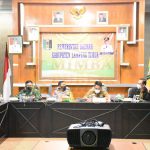 Zaiful “Zona Merah, Masyarakat Lampung Timur Wajib Jalankan Prokes” Zaiful bersama Jajaran Pejabat Lam Tim sedang rapat Pembahasan C19