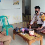 Sesuai Maklumat Kapolri, Nekat Resepsi Hajatan di Masa Pandemi Covid-19 akan Dibubarkan Nadri Bhabinkamtibmas Kecamatan Mesuji saat sosialisasi dengan Kepala Desa Wiralaga Mulya kecamatan Mesuji, Lampung