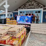 Peduli Korban Banjir, Pertamina Bagikan 200 Paket Sembako di Tanjung Uban PT Pertamina (Persero) melalui Regional Sumatera bagian Utara (Sumbagut) menyerahkan bantuan berupa paket sembako kepada masyarakat yang terdampak banjir di Tanjung Uban
